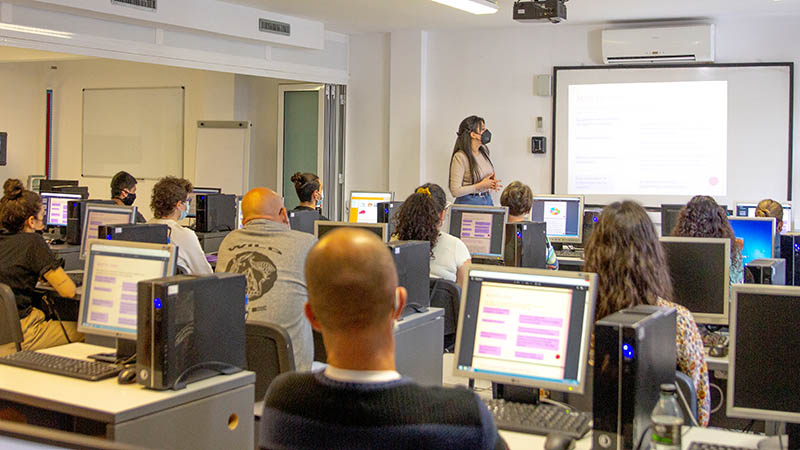 MICROSISTEMAS inicia sus charlas de formación complementaria con el alumnado del Ciclo Oficial de Técnico Superior en Dietética